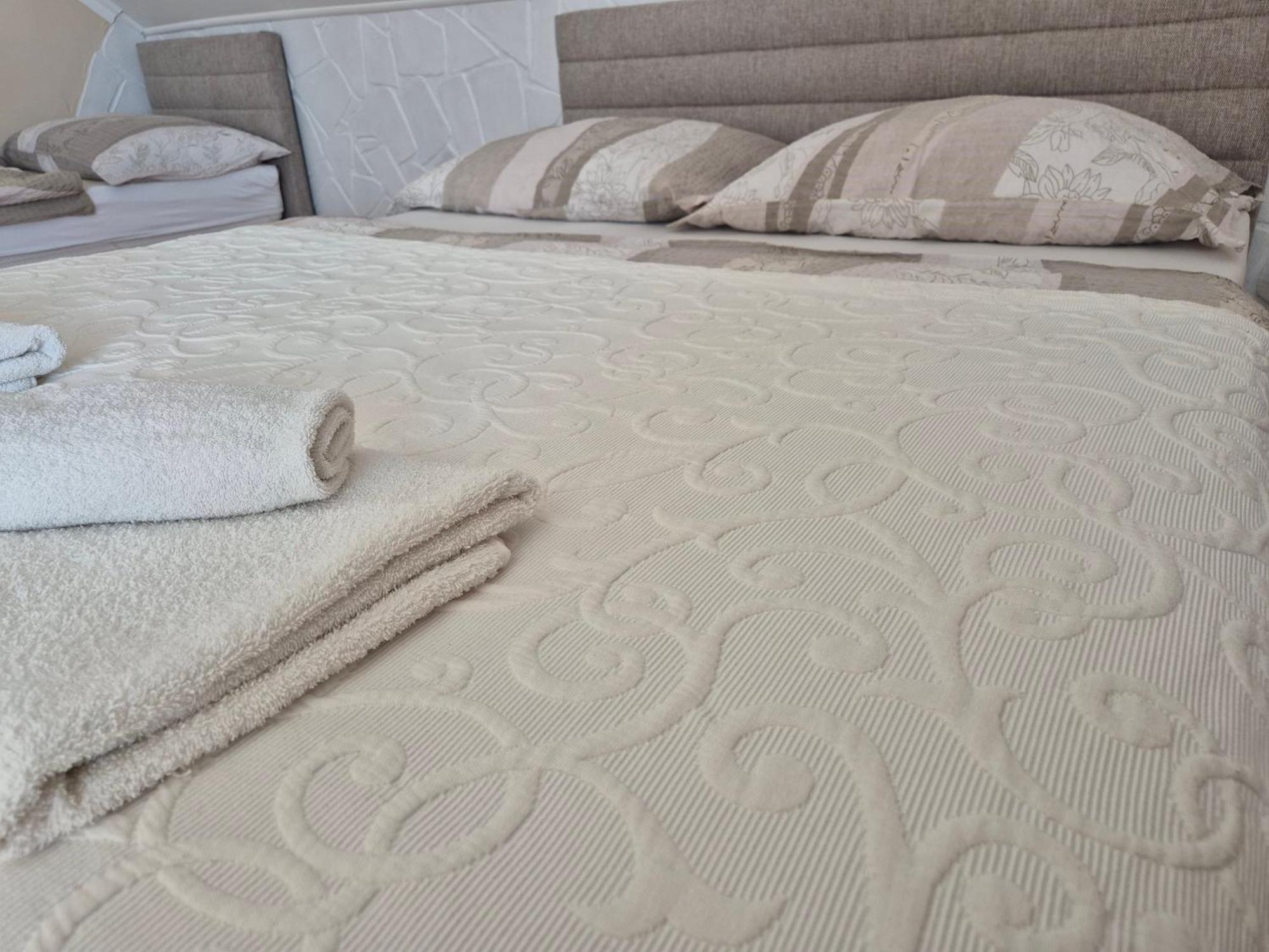 Sarreti Apartmanhaz Balatonfured Ngoại thất bức ảnh
