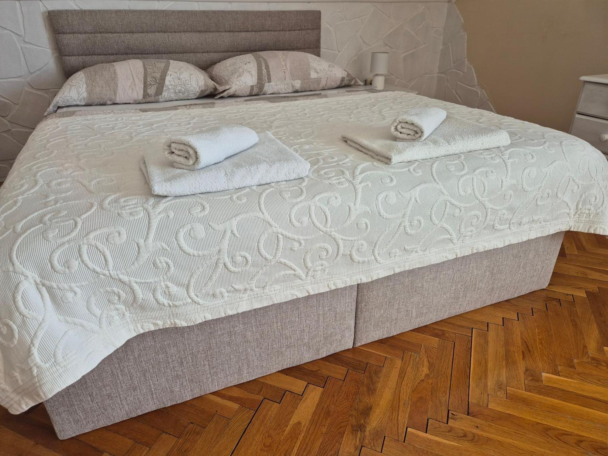 Sarreti Apartmanhaz Balatonfured Ngoại thất bức ảnh